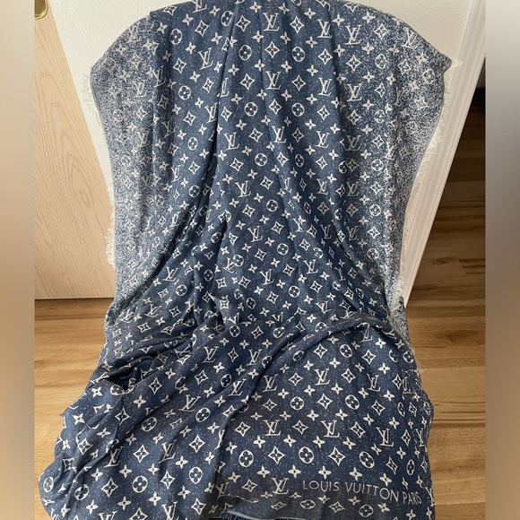 LV monogram denim shawl / scarf - Picture 4 of 6